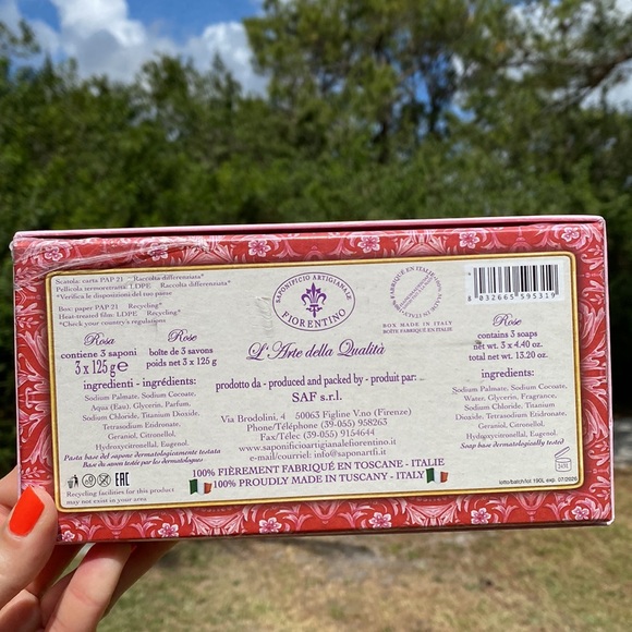 NWT Italian Rose Scented Carved Soap Set - Picture 2 of 3